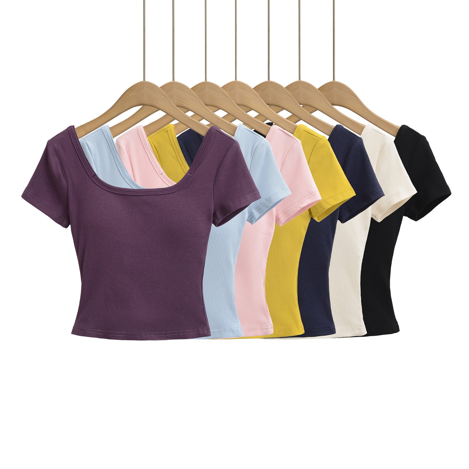 Fitness yoga wearing short sleeved T-shirt