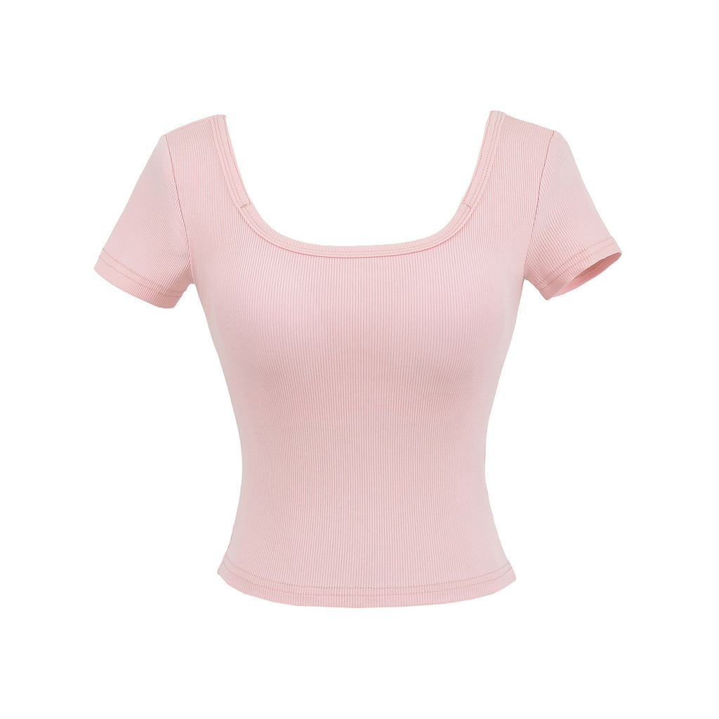 Fitness yoga wearing short sleeved T-shirt