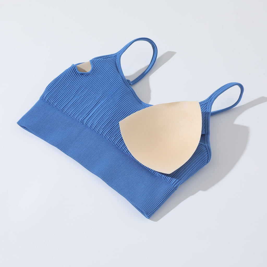 Conjunto deportivo europeo y americano de punto sin costuras para yoga, sujetador con tirantes y shorts para mujer.